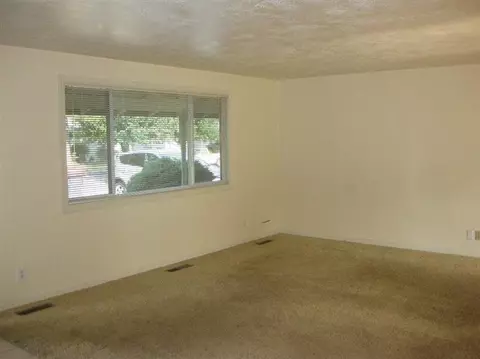 3448 Edella St, Central Point, OR 97502 photo 9