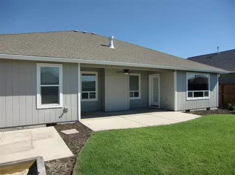 637 Sheffield Dr, Eagle Point, OR 97524 photo 2