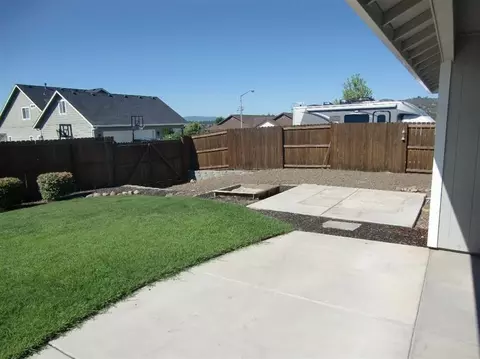 637 Sheffield Dr, Eagle Point, OR 97524 photo 3