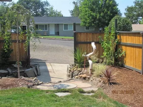 341 Rodale Dr, Eagle Point, OR 97524 photo 3
