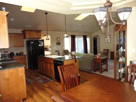 657 Sheffield Dr, Eagle Point, OR 97524 photo 5