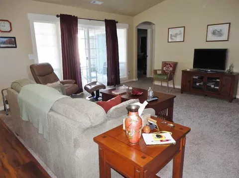 657 Sheffield Dr, Eagle Point, OR 97524 photo 3