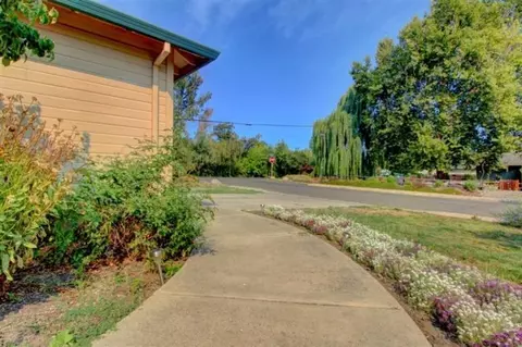 100 Samuel Ln, Phoenix, OR 97535 photo 2