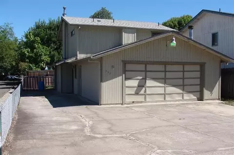 357 Lorraine Ave, Eagle Point, OR 97524 photo 1
