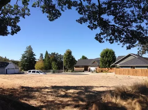 106 Greenmoor, Eagle Point, OR 97524 photo 5