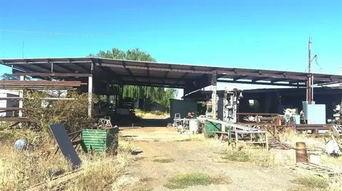 427 E Vilas Rd, Central Point, OR 97502 photo 2