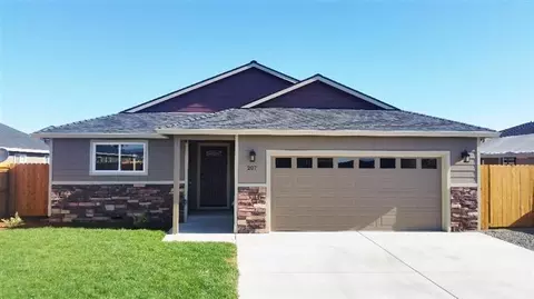 212 Singing Grass Ln, Central Point, OR 97502 photo 1