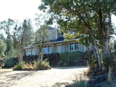 1991 Crowfoot Rd, Eagle Point, OR 97524 photo 1