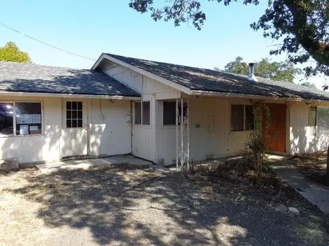 10810 Agate Rd, Eagle Point, OR 97524 photo 3