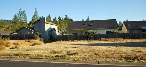 237 Red Cedar Ln, Cave Junction, OR 97523 photo 2