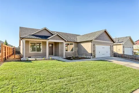 637 Nottingham Ter, Eagle Point, OR 97524 photo 1