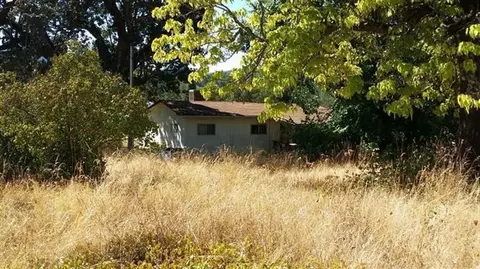 897 Gunnell Rd, Grants Pass, OR 97526 photo 2