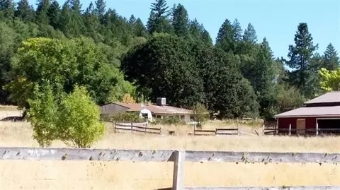 897 Gunnell Rd, Grants Pass, OR 97526 photo 1