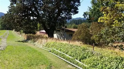 897 Gunnell Rd, Grants Pass, OR 97526 photo 4
