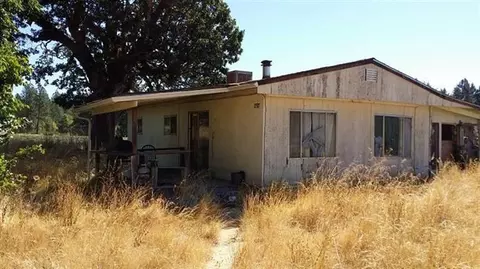 897 Gunnell Rd, Grants Pass, OR 97526 photo 3