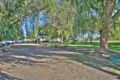 2195 Ball Rd, Eagle Point, OR 97524 photo 2