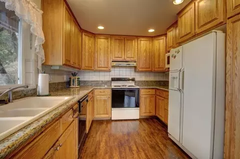 597 Worthington Rd, Eagle Point, OR 97524 photo 6