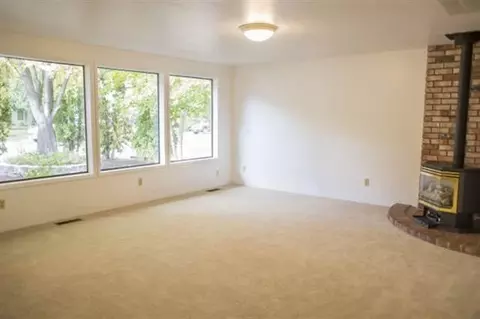 111 S Rose St, Phoenix, OR 97535 photo 2