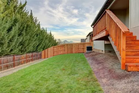 539 N Heights Dr, Eagle Point, OR 97524 photo 4
