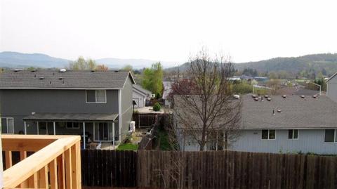 551 N Heights Dr, Eagle Point, OR 97524 photo 8