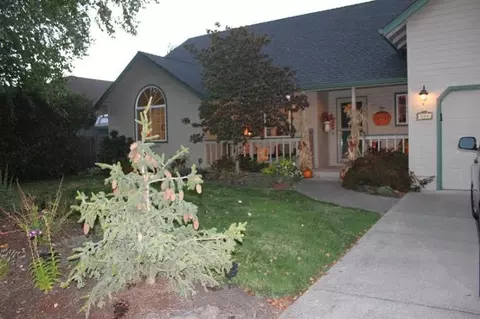554 Crystal, Eagle Point, OR 97524 photo 3