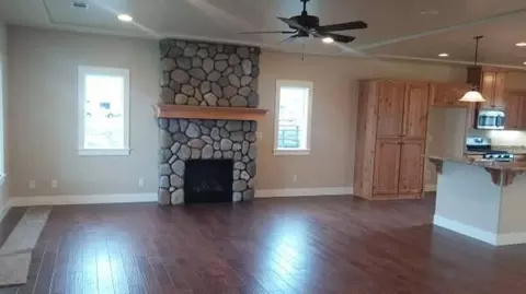 1305 N Haskell, Central Point, OR 97502 photo 3