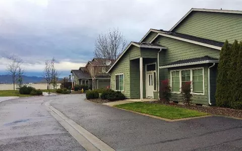 351 Live Oak Loop, Central Point, OR 97502 photo 3