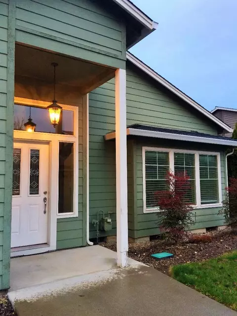351 Live Oak Loop, Central Point, OR 97502 photo 4