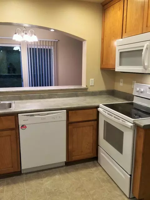 351 Live Oak Loop, Central Point, OR 97502 photo 12