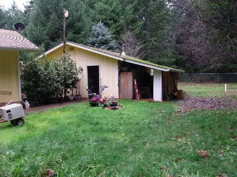 700 Mesa Verde Dr, Cave Junction, OR 97523 photo 5