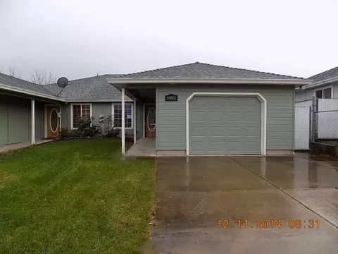 1082 Cherry St, Central Point, OR 97502 photo 1