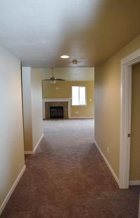 908 Pendleton Dr, Medford, OR 97501 photo 6