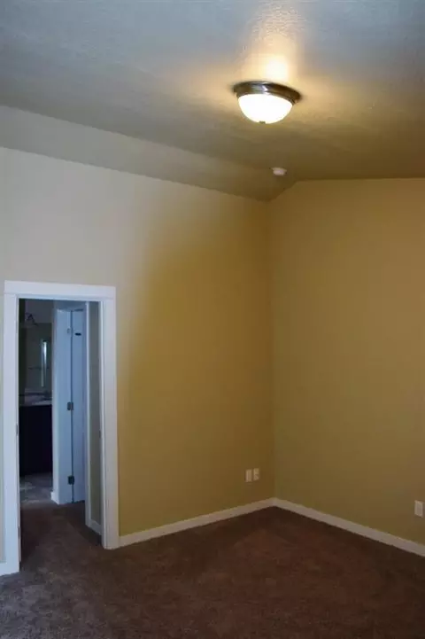 908 Pendleton Dr, Medford, OR 97501 photo 15