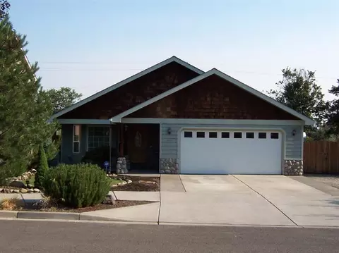 671 Cedar Wood, Eagle Point, OR 97524 photo 1