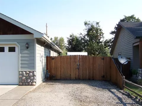 671 Cedar Wood, Eagle Point, OR 97524 photo 3