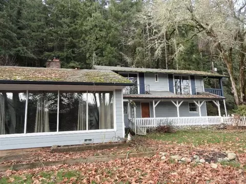 8901 Azalea-glen Rd, Glendale, OR 97442 photo 3
