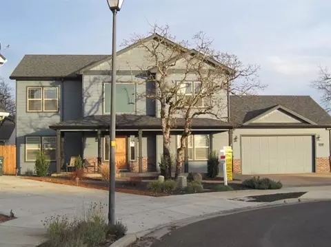 119 Oak Point Dr, Eagle Point, OR 97524 photo 2