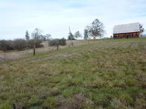 12896 Perry Rd, Central Point, OR 97502 photo 12