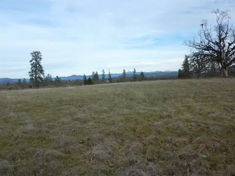 12896 Perry Rd, Central Point, OR 97502 photo 3
