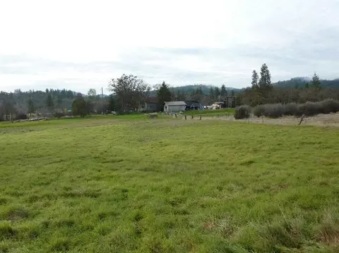 12896 Perry Rd, Central Point, OR 97502 photo 4