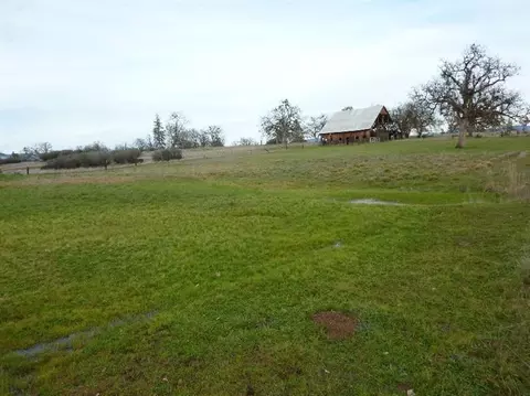 12896 Perry Rd, Central Point, OR 97502 photo 1