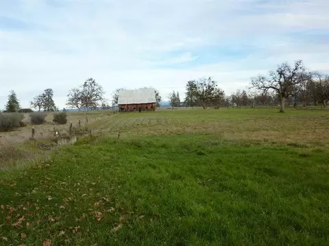 12896 Perry Rd, Central Point, OR 97502 photo 7