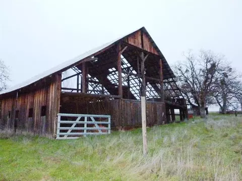 12896 Perry Rd, Central Point, OR 97502 photo 6
