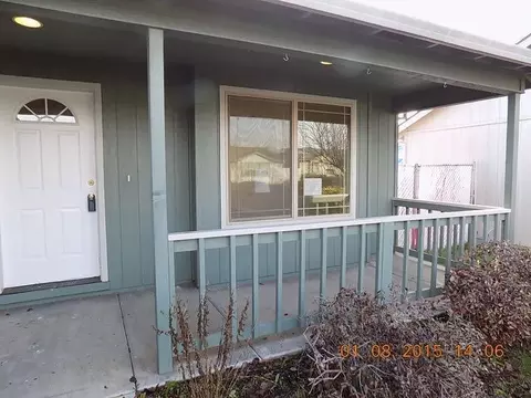 624 Karic Way, Eagle Point, OR 97524 photo 2