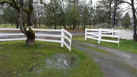 6690 Downing Rd, Central Point, OR 97502 photo 3