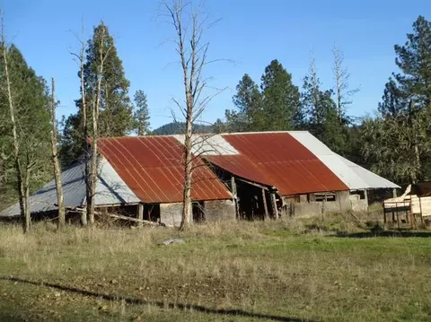 2561 W Side, Cave Junction, OR 97523 photo 6
