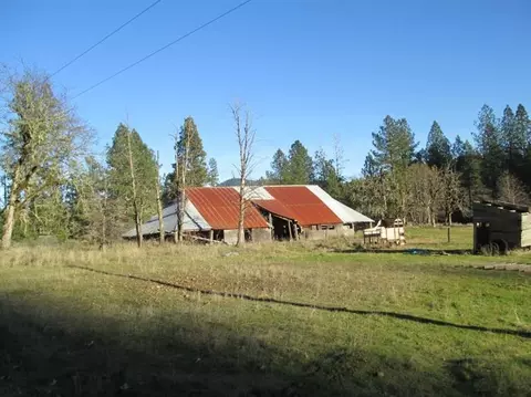 2561 W Side, Cave Junction, OR 97523 photo 5