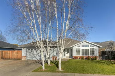 128 Meadow View Dr, Phoenix, OR 97535 photo 1