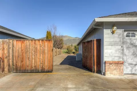 128 Meadow View Dr, Phoenix, OR 97535 photo 17