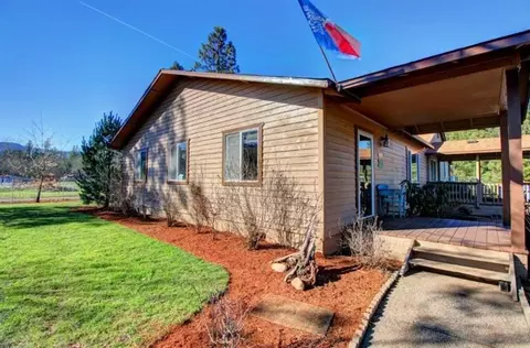 160 Mason Way, Eagle Point, OR 97524 photo 3